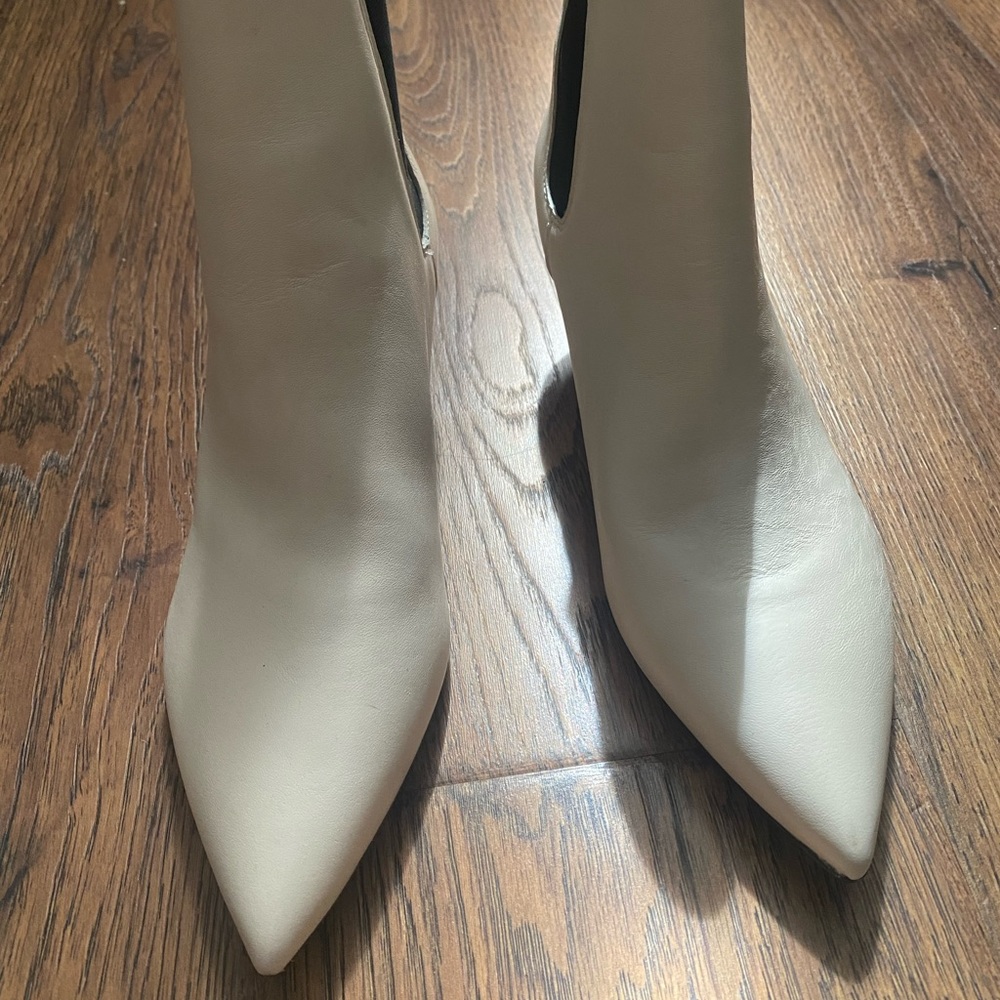 Kendall and Kylie White Boots